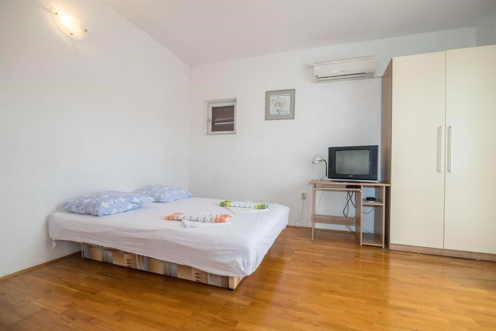 Apartments Nuic 748 Макарська Екстер'єр фото